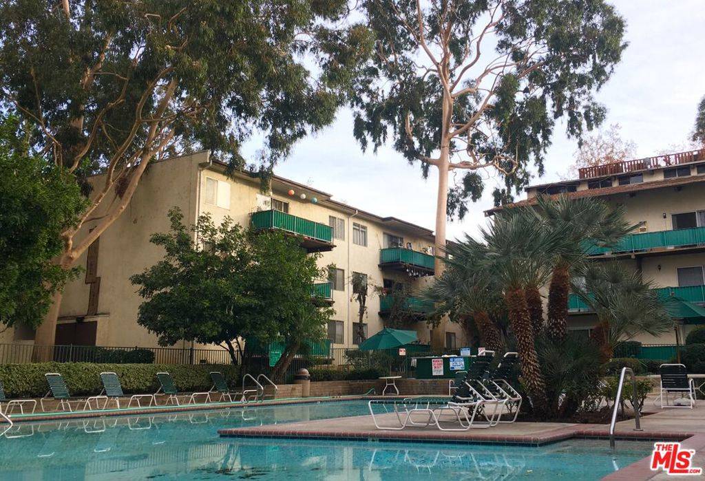 Encino, CA 91316,5460 White Oak AVE #D302