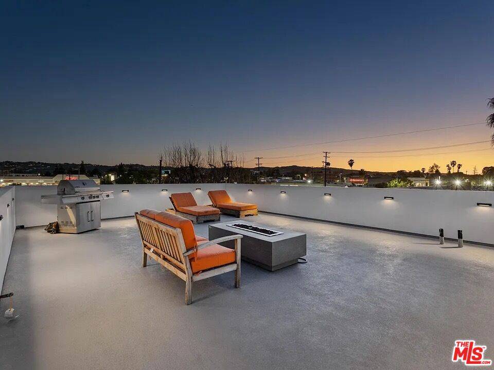 Sherman Oaks, CA 91401,5642 N Tilden AVE