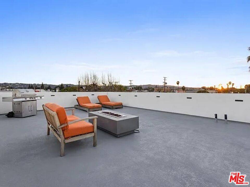 Sherman Oaks, CA 91401,5642 N Tilden AVE