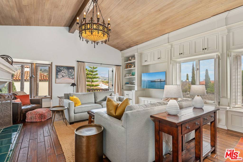 Santa Barbara, CA 93101,1024 Garden ST #4