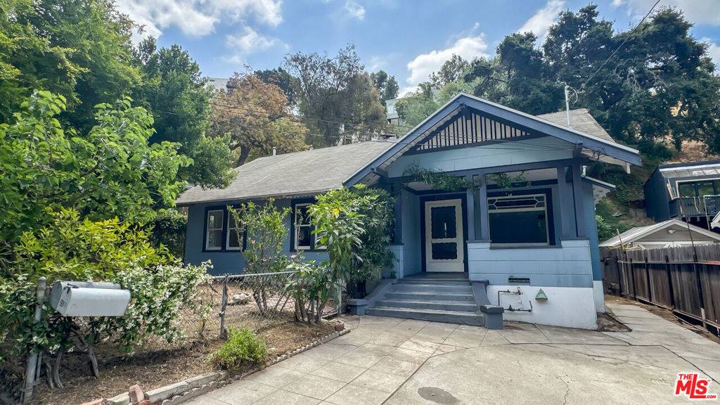 Los Angeles, CA 90068,2540 Glen Green ST