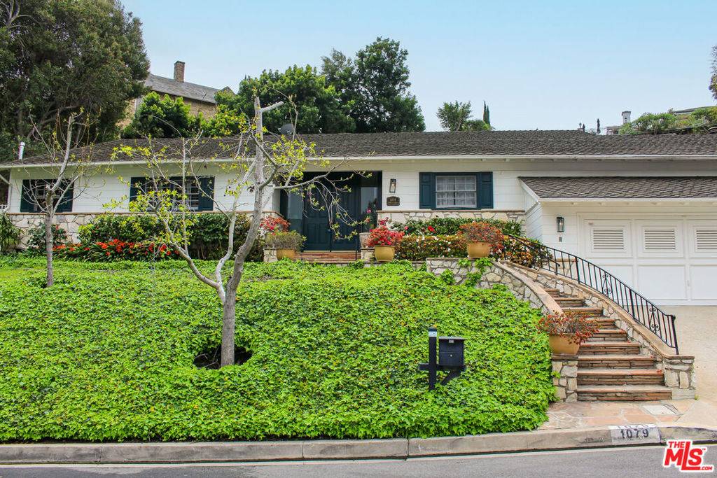 Beverly Hills, CA 90210,1079 MARILYN DR