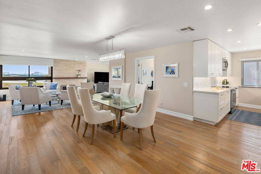 Playa Del Rey, CA 90293,8828 Pershing DR #313