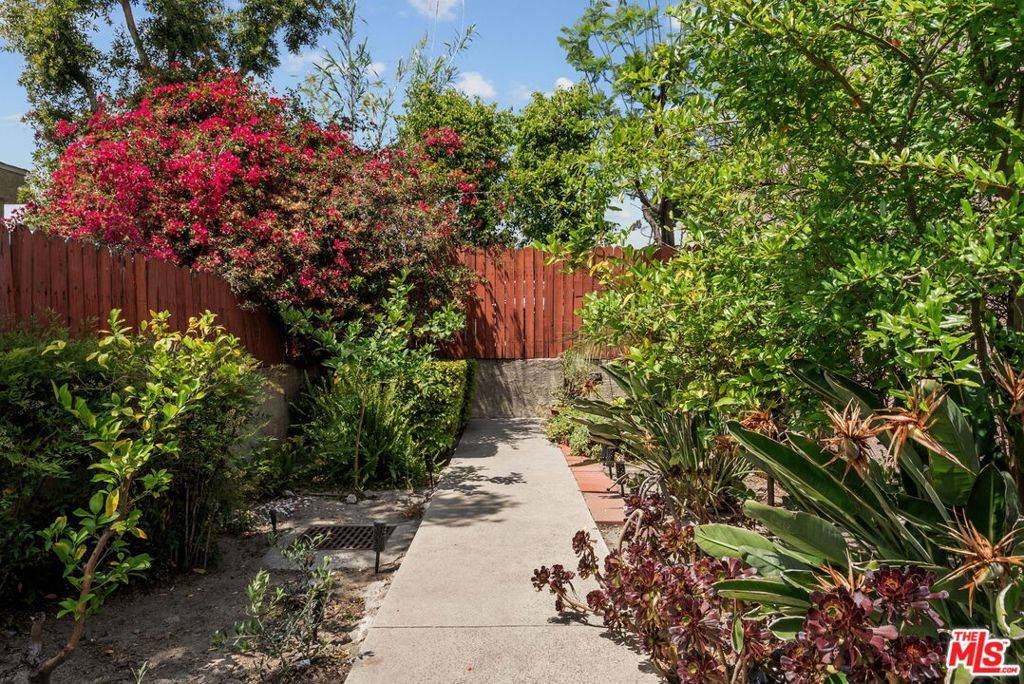 Tujunga, CA 91042,10249 Tujunga Canyon BLVD #1