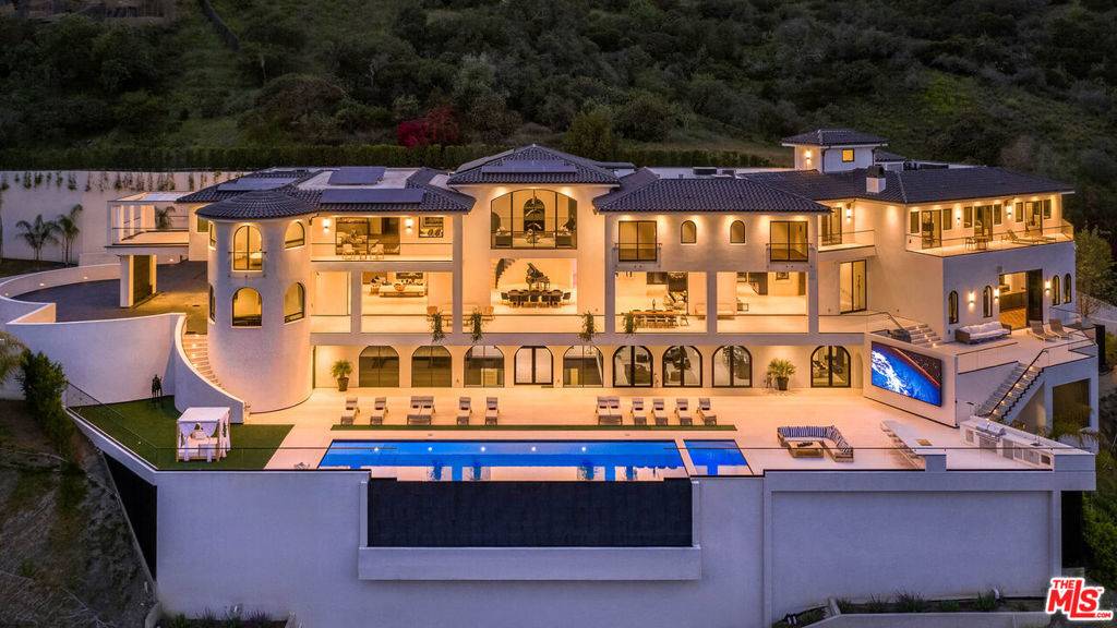 Los Angeles, CA 90077,10697 Somma WAY
