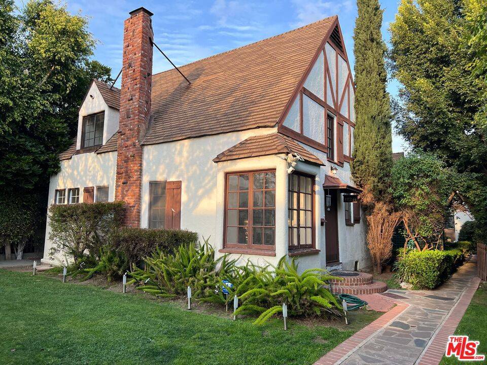 West Hollywood, CA 90046,1024 1/2 N Gardner ST