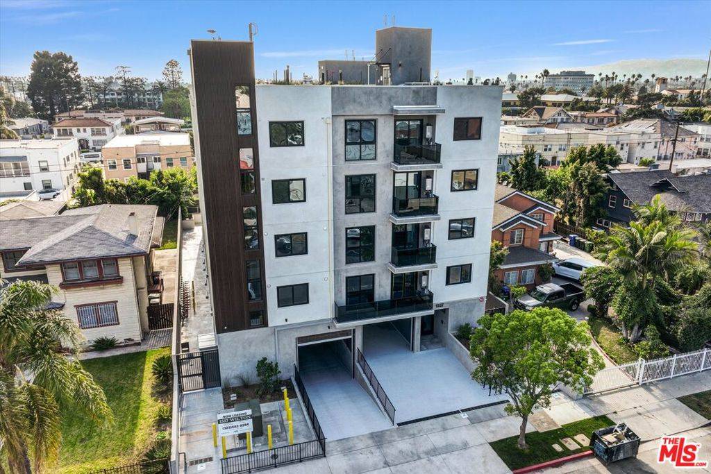 Los Angeles, CA 90019,1537 S Wilton PL #301