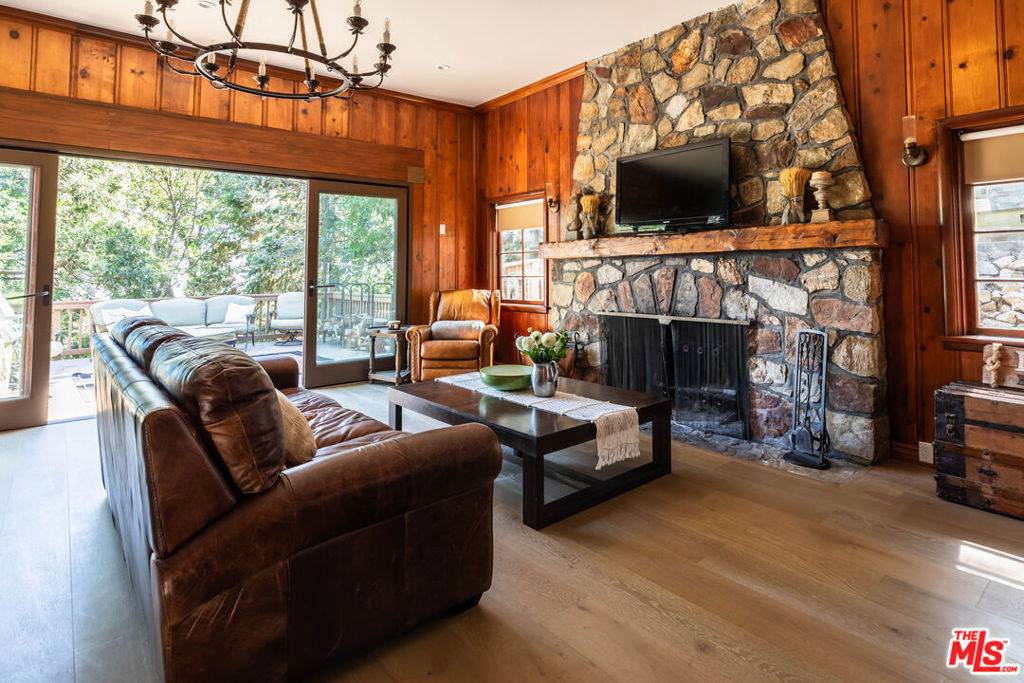 Crestline, CA 92325,22771 Crest Forest DR