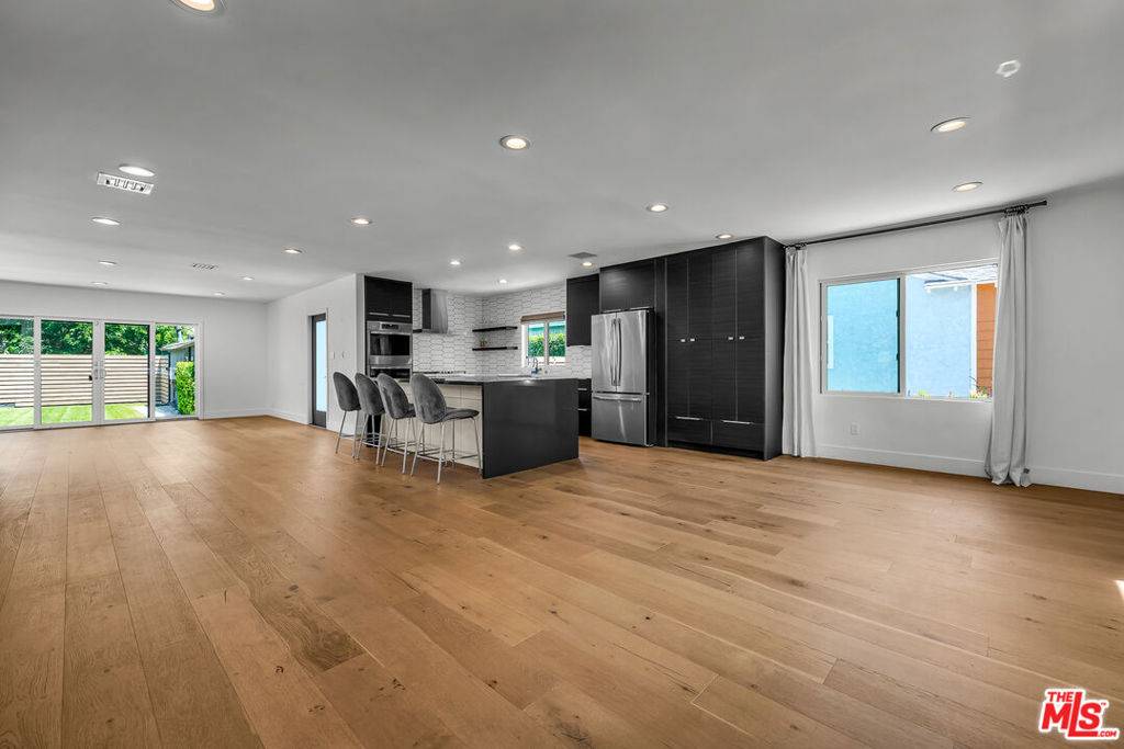 Valley Village, CA 91607,5318 Bellaire AVE
