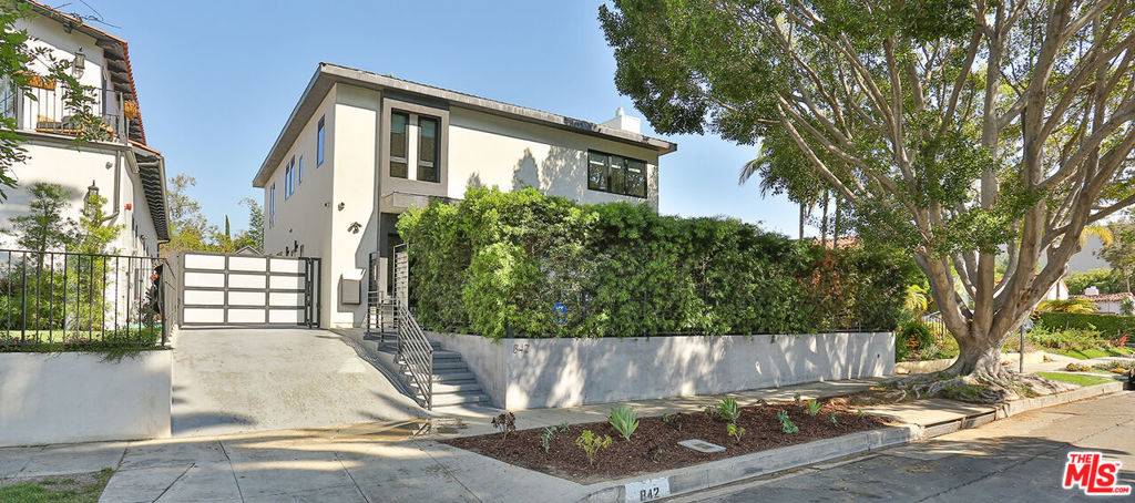 Los Angeles, CA 90036,842 S Ogden DR