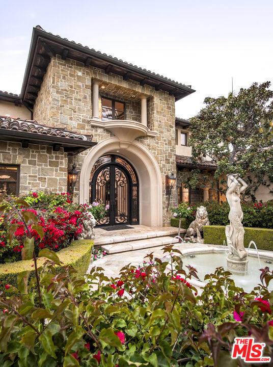 Camarillo, CA 93010,427 La Marina DR