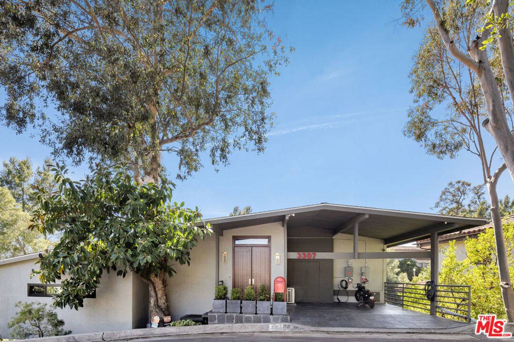 Los Angeles, CA 90068,3307 Deronda DR