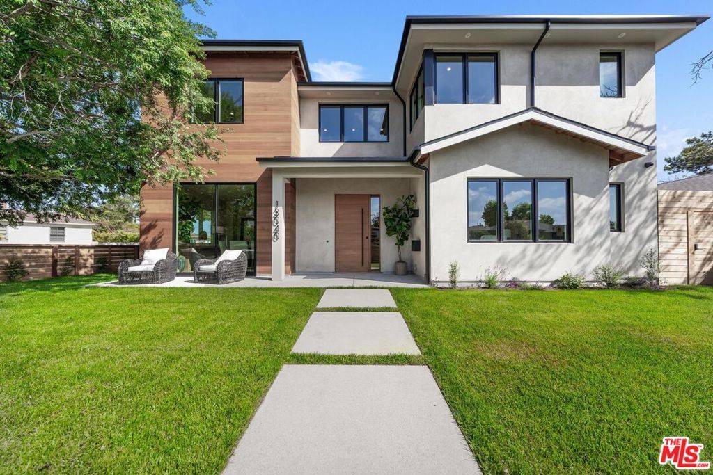 Los Angeles, CA 90066,13040 Appleton WAY