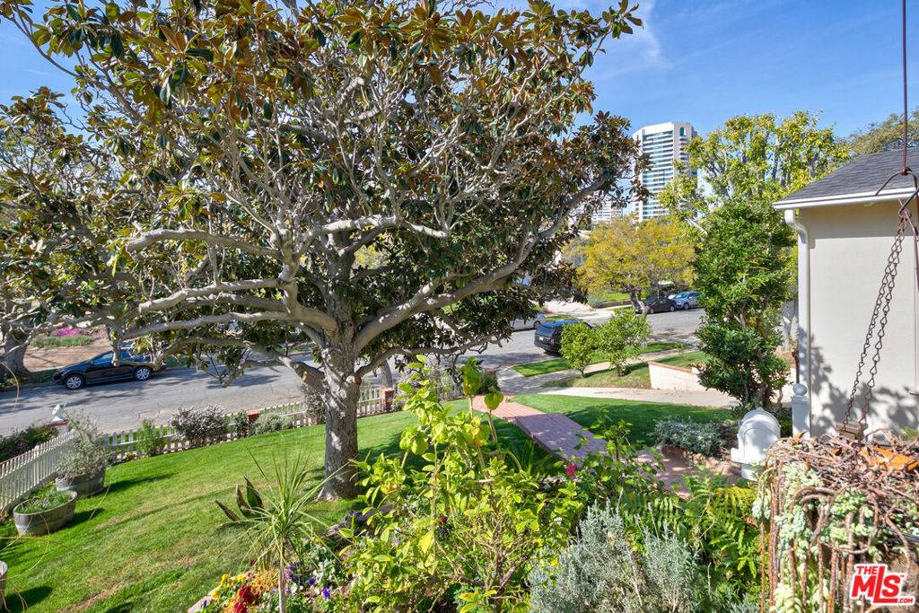 Los Angeles, CA 90024,1342 HOLMBY AVE