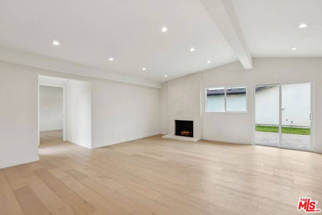 Winnetka, CA 91306,6731 Delco AVE