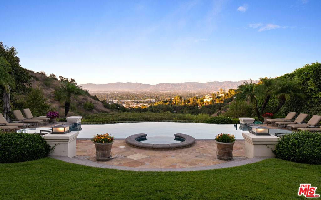 Beverly Hills, CA 90210,14035 Aubrey RD