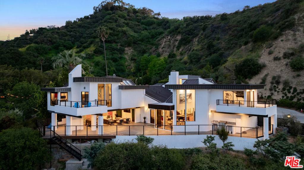 Sherman Oaks, CA 91423,3372 Longridge TER
