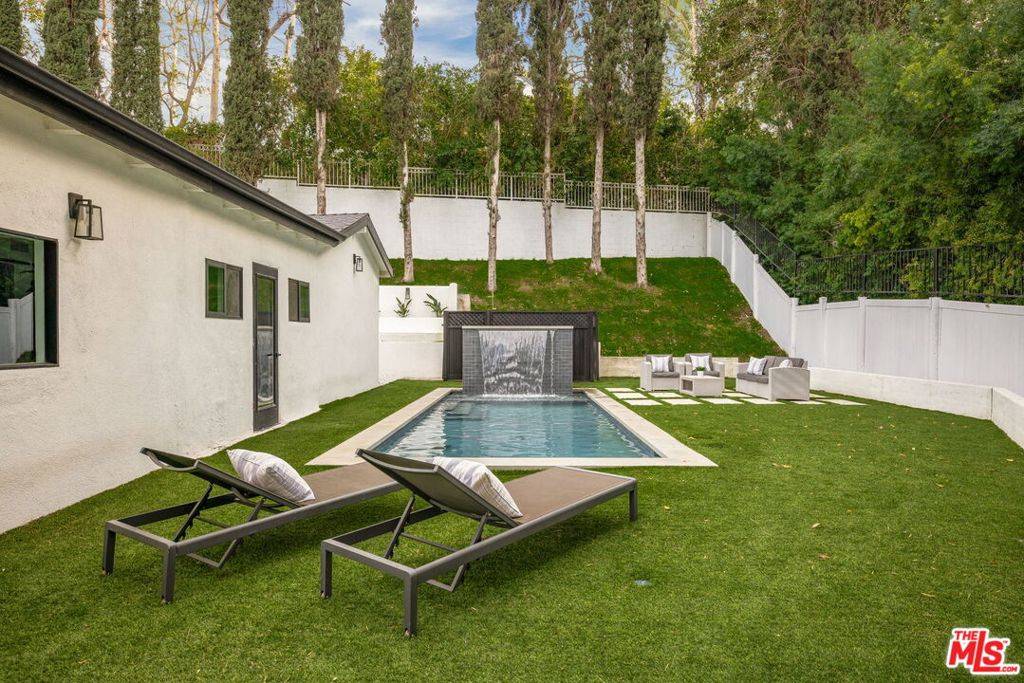 Encino, CA 91436,16733 Oak View DR