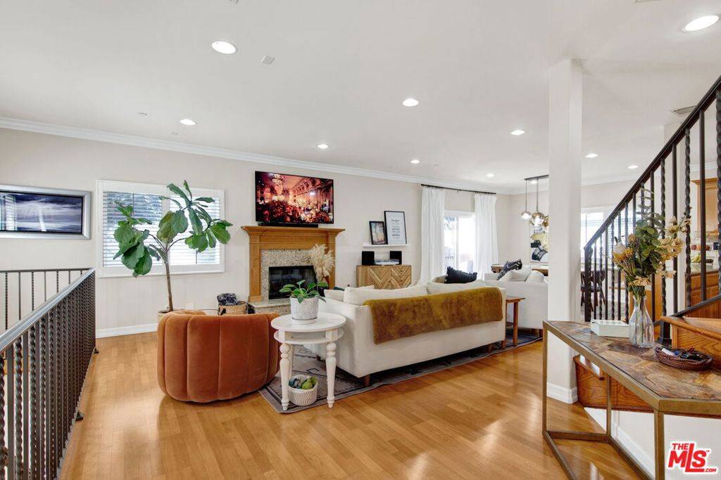 Redondo Beach, CA 90278,2104 Clark LN #B