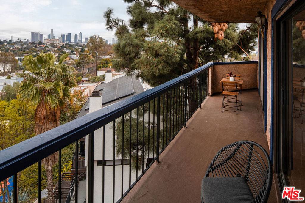 Los Angeles, CA 90026,3375 Descanso DR #7