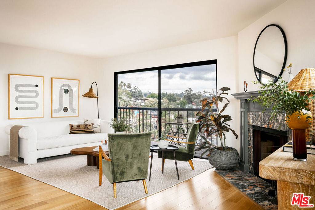 Los Angeles, CA 90026,3375 Descanso DR #7