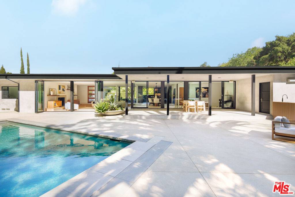 Beverly Hills, CA 90210,9991 Liebe DR