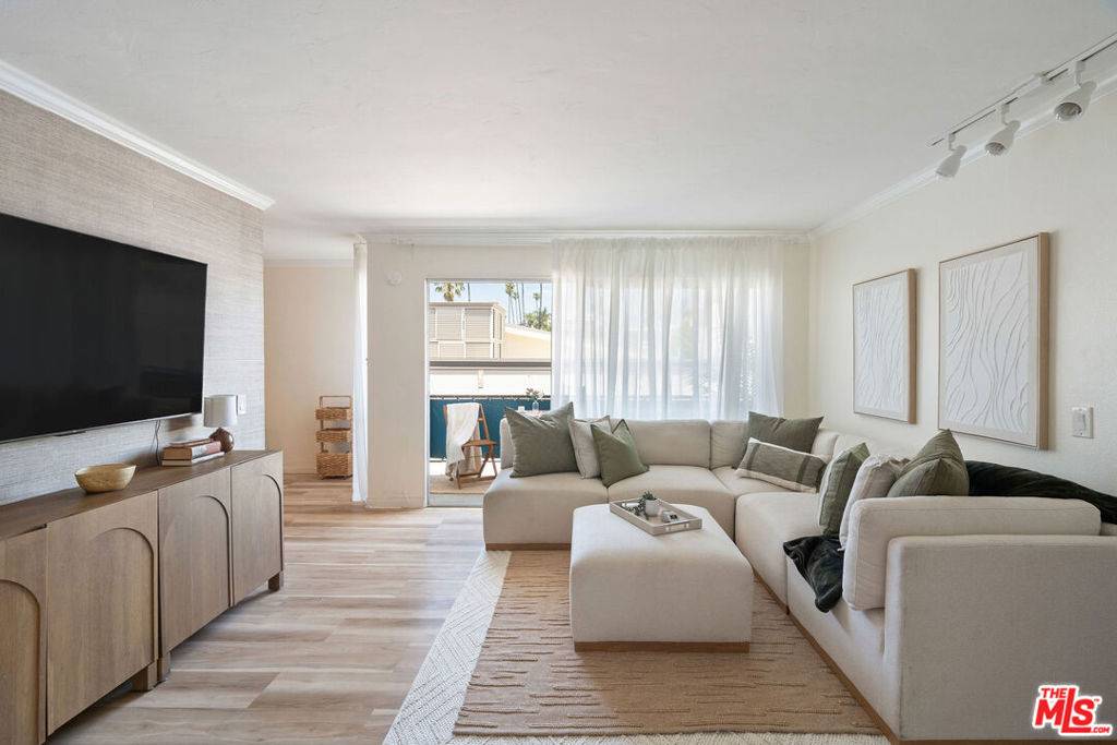 Long Beach, CA 90803,3939 E Allin ST #209
