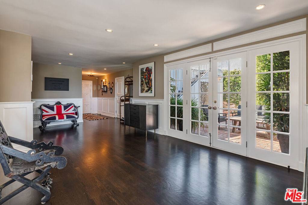 Beverly Hills, CA 90210,1612 Gilcrest DR