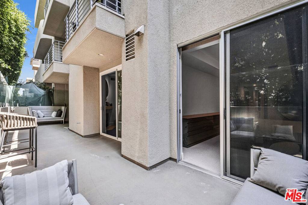 Los Angeles, CA 90025,1521 Greenfield AVE #104
