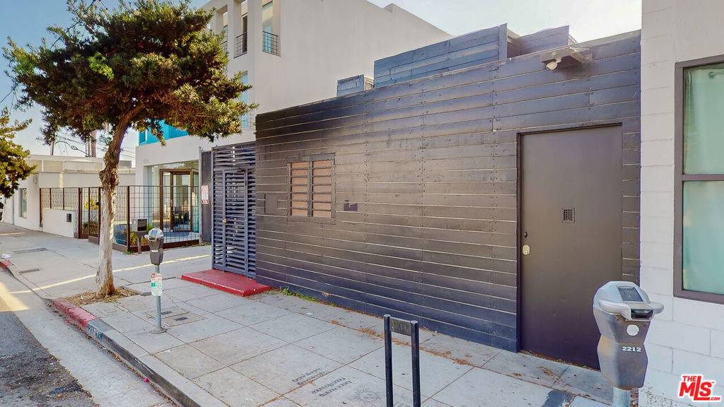 Santa Monica, CA 90405,2222 Main ST