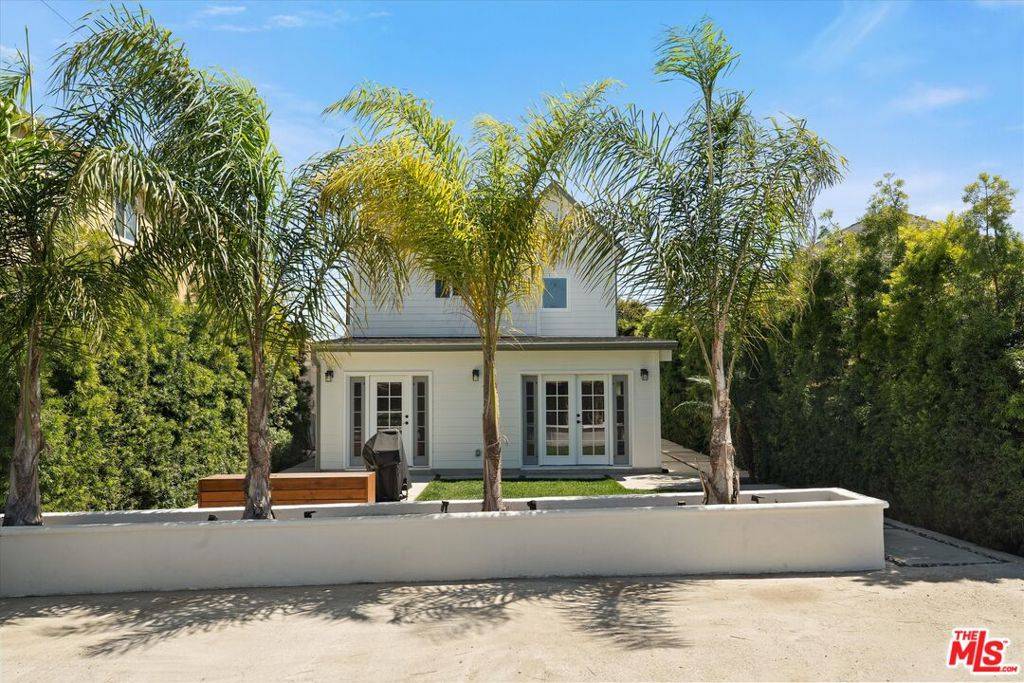 San Pedro, CA 90731,584 W 10th ST