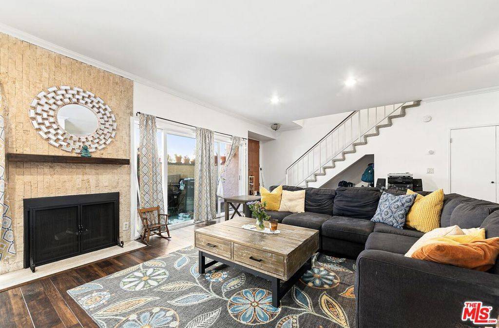 Encino, CA 91316,5139 Balboa BLVD #9