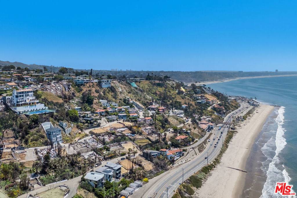 Pacific Palisades, CA 90272,17810 Castellammare DR