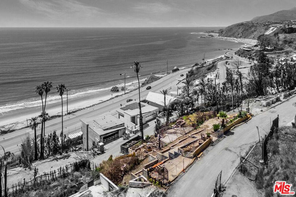 Pacific Palisades, CA 90272,17810 Castellammare DR