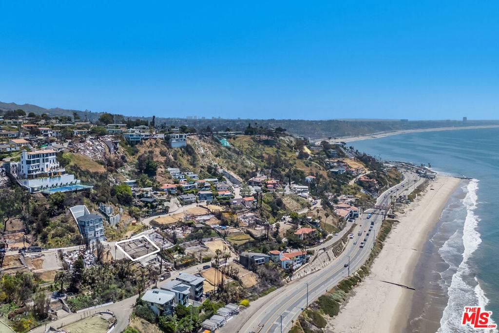 Pacific Palisades, CA 90272,17810 Castellammare DR