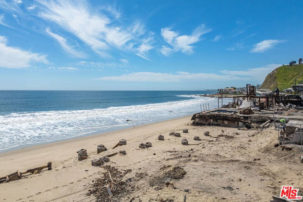 Malibu, CA 90265,21562 Pacific Coast HWY