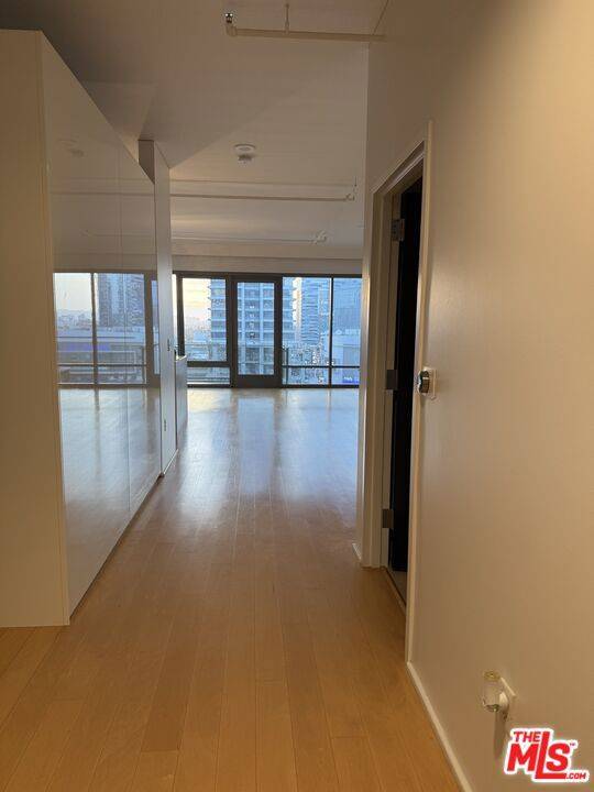 Los Angeles, CA 90015,1100 S Hope ST #1212
