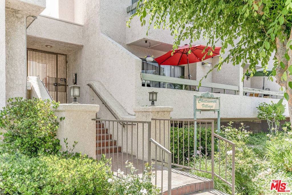 Chatsworth, CA 91311,9906 Owensmouth AVE #11