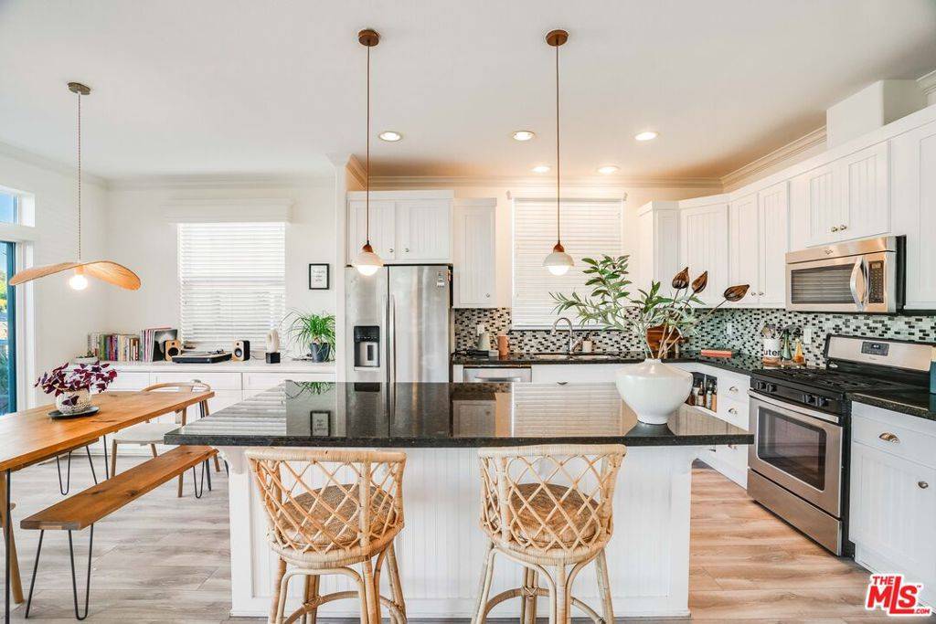 Topanga, CA 90290,1302 Zuni LN