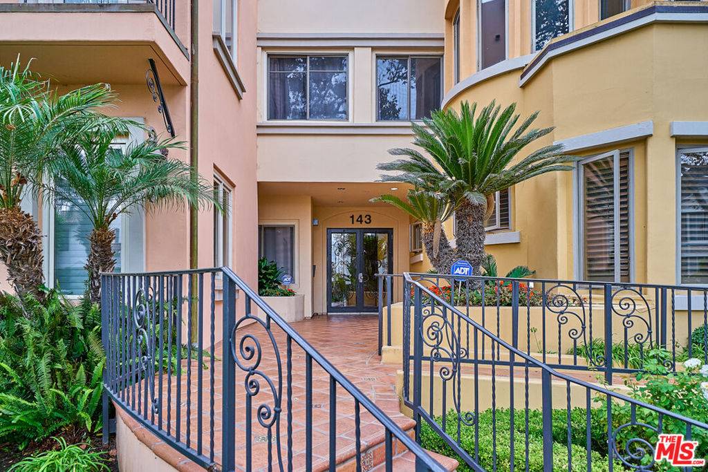 Beverly Hills, CA 90211,143 N Arnaz DR #106