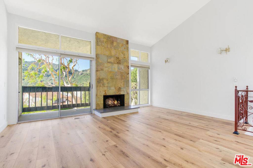 Pacific Palisades, CA 90272,17095 PALISADES CIR