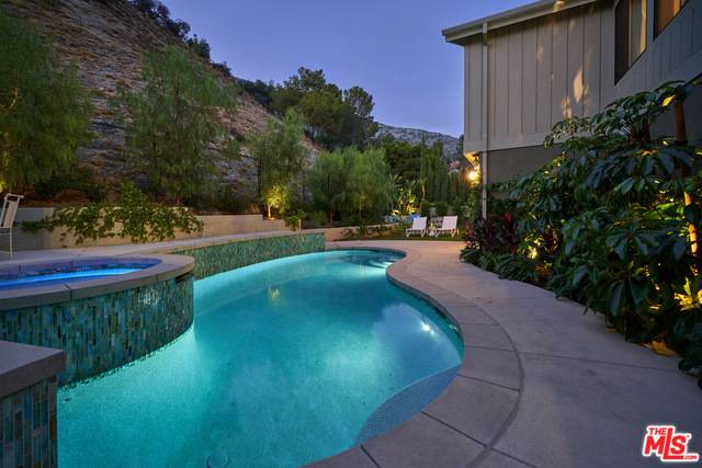 Los Angeles, CA 90068,6435 Innsdale DR