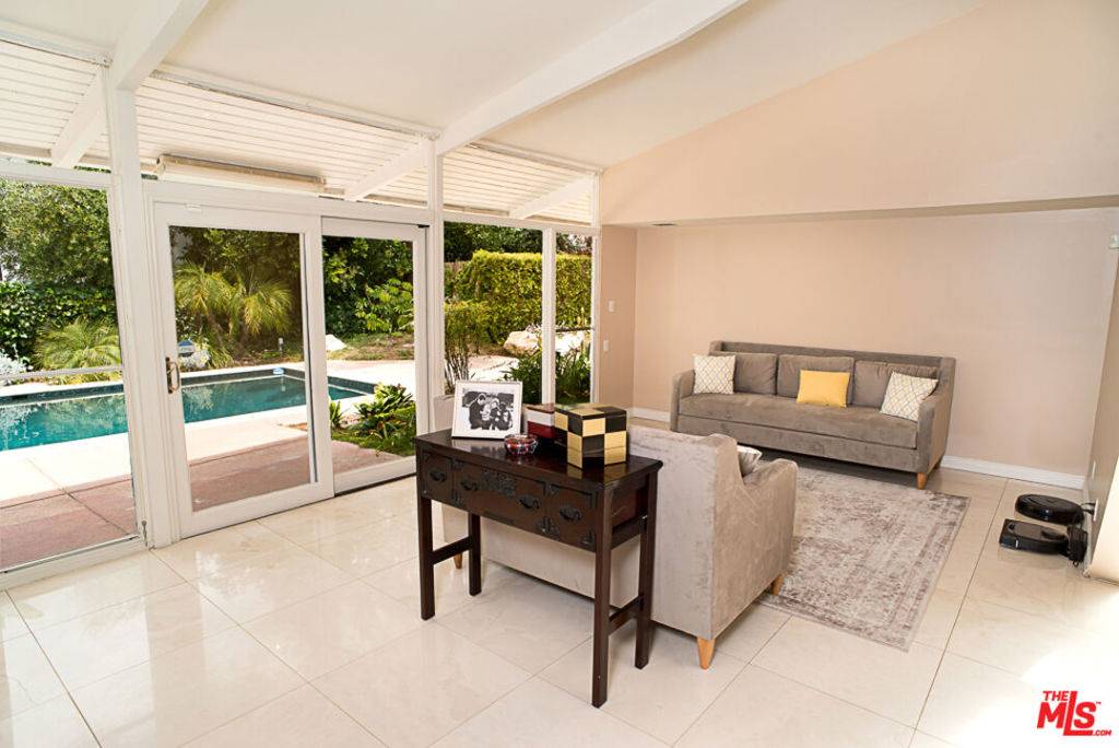 Encino, CA 91436,3835 SAPPHIRE DR