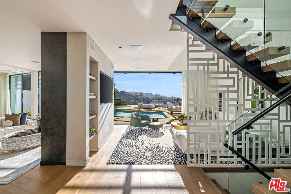 Los Angeles, CA 90049,816 Glenmere WAY