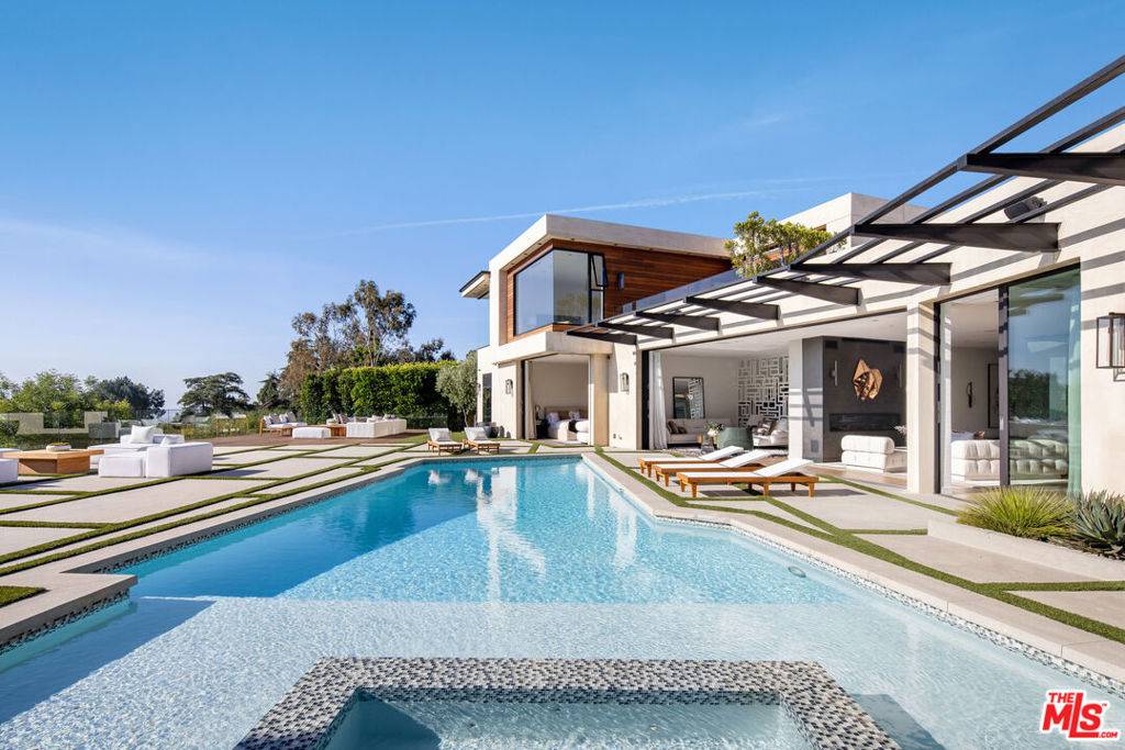 Los Angeles, CA 90049,816 Glenmere WAY