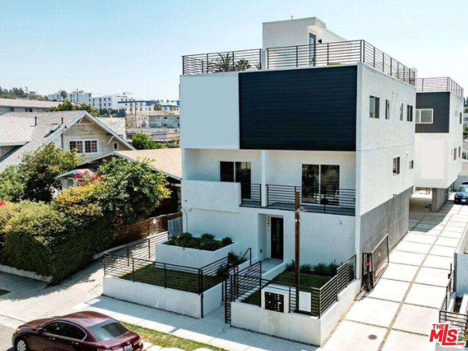 Los Angeles, CA 90026,216 N Coronado ST