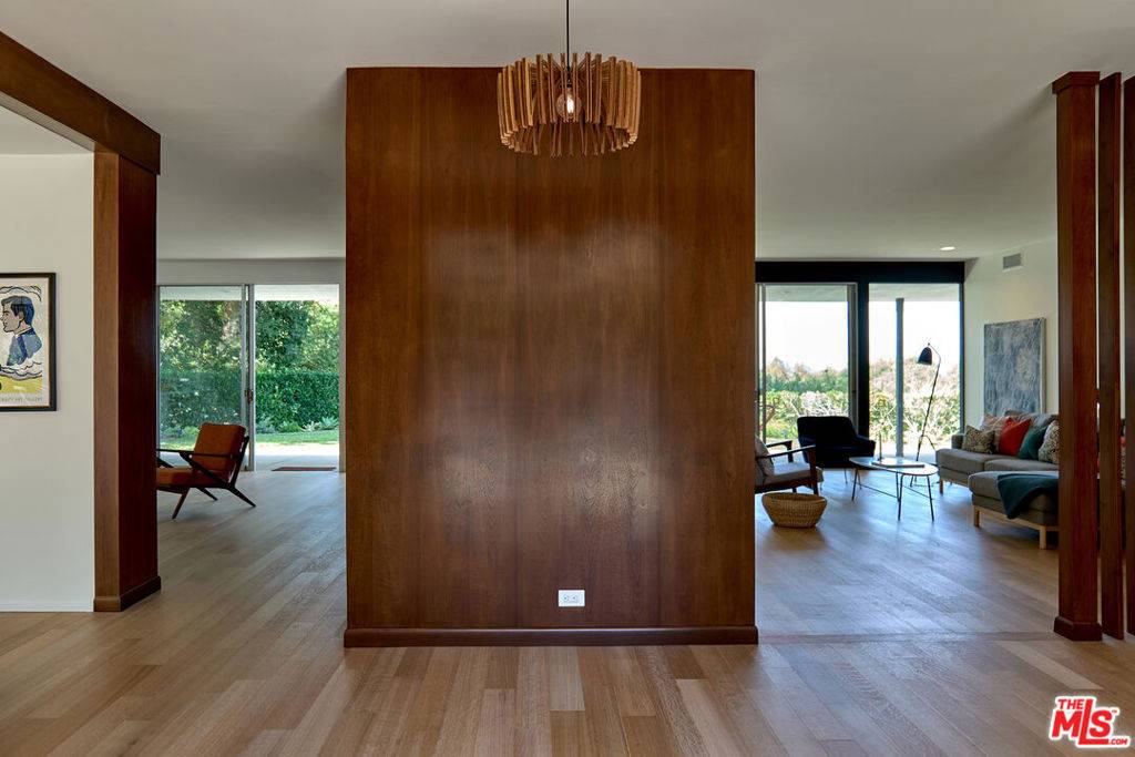 Encino, CA 91436,16045 Royal Mount DR