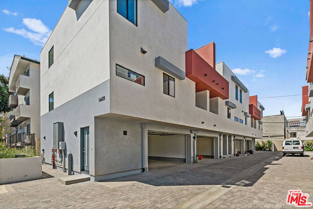 Van Nuys, CA 91401,14403 Tiara ST #5
