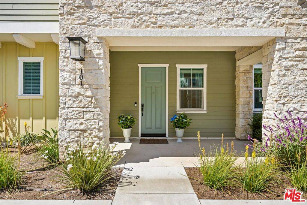 Goleta, CA 93117,5696 Surfrider WAY #101