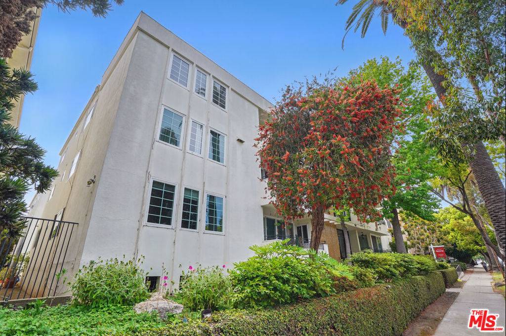 Santa Monica, CA 90403,930 3rd ST #303